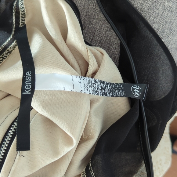 Kensie lace and mesh dress size medium - Picture 4 of 4